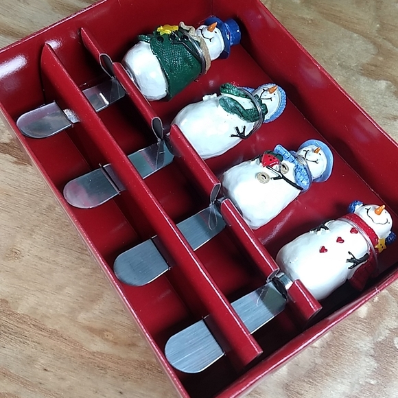 NWT St Nicholas Square "Button Up" 4 spreader set - Picture 6 of 13